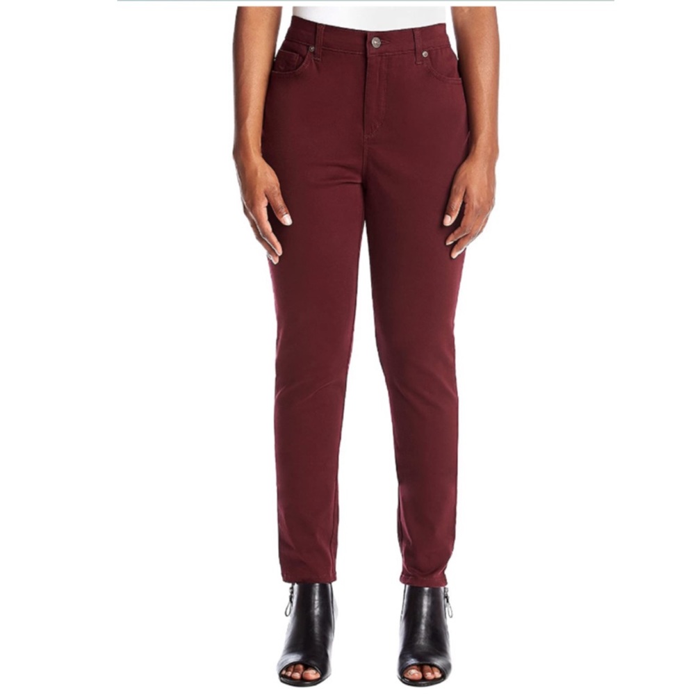 Gloria Vanderbilt Amanda Jeans NWT, 14 average. 🎁